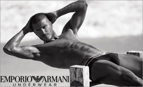 beckham armani 290x178 David et Victoria Beckham pour Armani (Emporio Armani Underwear)