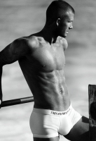 david beckham armani 137x200 Saint Valentin pour Lui : Offrir un Boxer et un Parfum Assortis, bonne idée cadeau