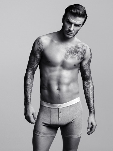 david beckham nu David Beckham Bodywear: ne le cherchez pas en short au PSG, il est en slip chez H&M !